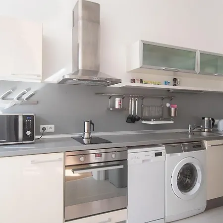 Apartment Centre, Fully Air Conditioned, Apt 2